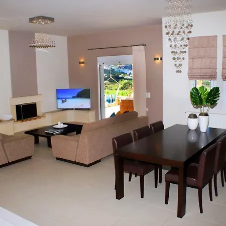 Villa Relaxing With Garden And Mountain View In Heraklion