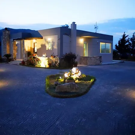 Villa Relaxing With Garden And Mountain View In Heraklion