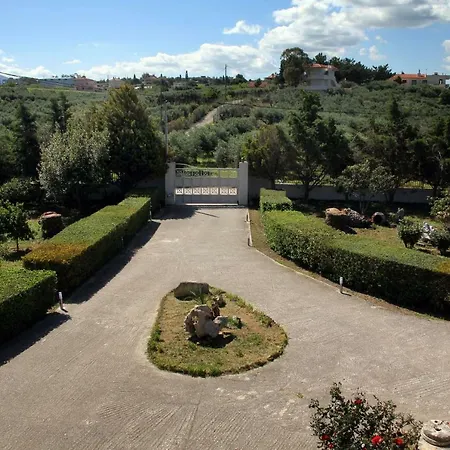 Villa Relaxing With Garden And Mountain View In Heraklion *
